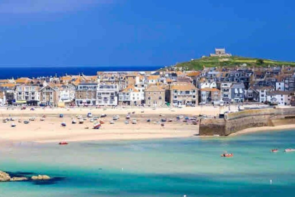 Carbis Daze Ocean Views Studio, Superking Bed St Ives Apartment