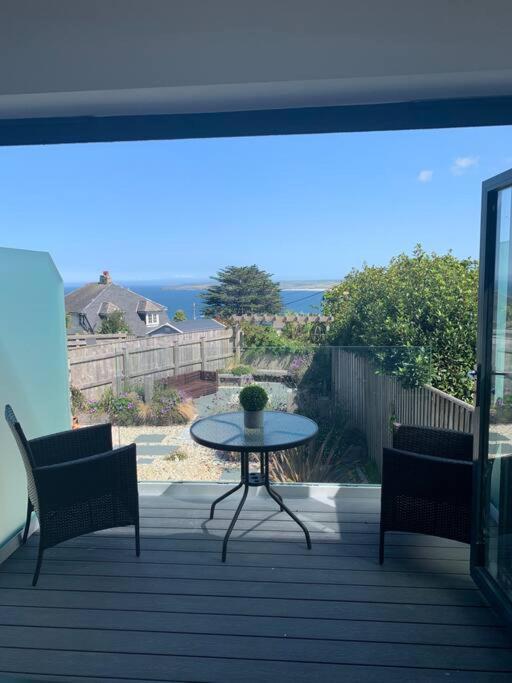Carbis Daze Ocean Views Studio, Superking Bed St Ives Apartment
